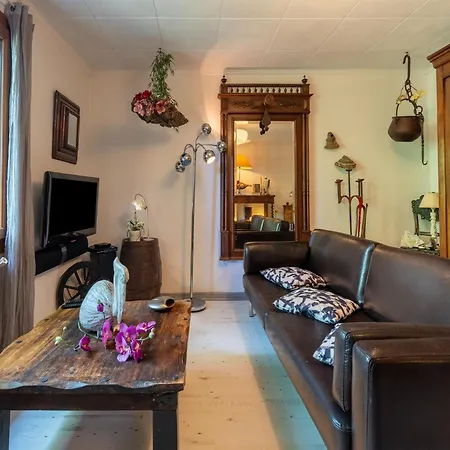 Holiday home Majestic In With Hot Tub, Cleaning Included