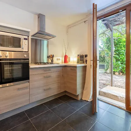 Holiday home Majestic In With Hot Tub, Cleaning Included