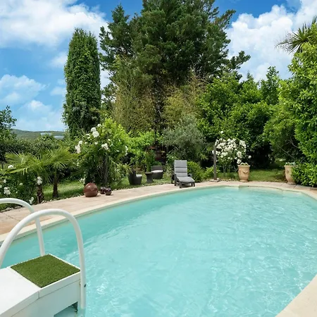 Majestic In With Hot Tub, Cleaning Included Holiday home