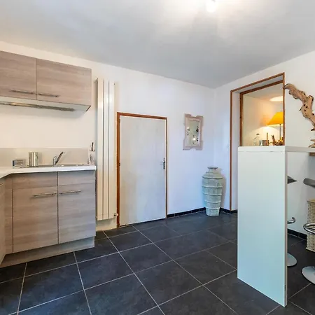 Majestic In With Hot Tub, Cleaning Included Holiday home